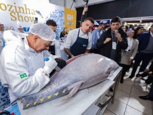 Cerim&ocirc;nia Kaitai: Corte de atum  celebra abertura do IFC Brasil 