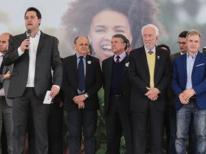 O governador Carlos Massa Ratinho Junior anuncia IFC em evento de Apoio ao Cooperativismo