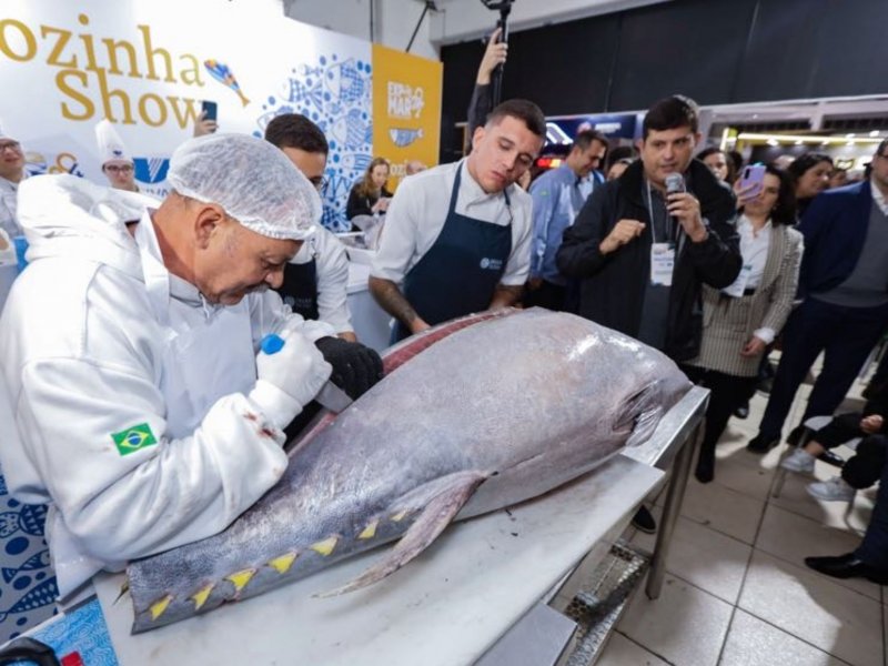 Cerim&ocirc;nia Kaitai: Corte de atum  celebra abertura do IFC Brasil 