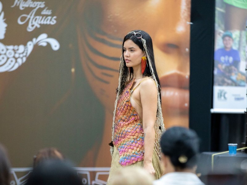 IFC Brasil promove uso do couro de peixe na moda sustent&aacute;vel